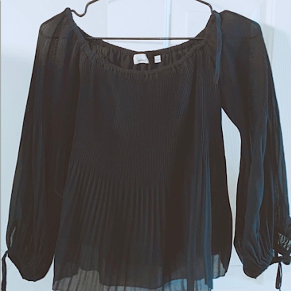 Aritzia - Picture 3 of 4